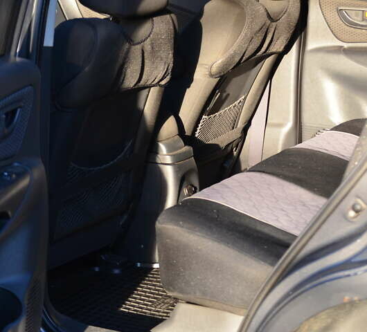 Серый Хендай Туксон, объемом двигателя 2 л и пробегом 271 тыс. км за 8000 $, фото 31 на Automoto.ua