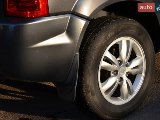 Серый Хендай Туксон, объемом двигателя 2 л и пробегом 271 тыс. км за 8000 $, фото 38 на Automoto.ua