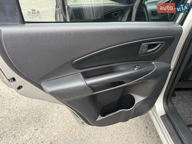 Серый Хендай Туксон, объемом двигателя 2 л и пробегом 195 тыс. км за 9950 $, фото 8 на Automoto.ua
