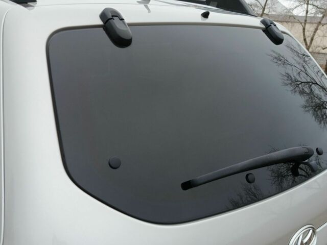 Серый Хендай Туксон, объемом двигателя 2 л и пробегом 200 тыс. км за 9200 $, фото 6 на Automoto.ua