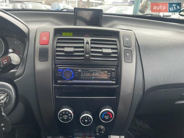 Серый Хендай Туксон, объемом двигателя 2 л и пробегом 158 тыс. км за 9600 $, фото 15 на Automoto.ua