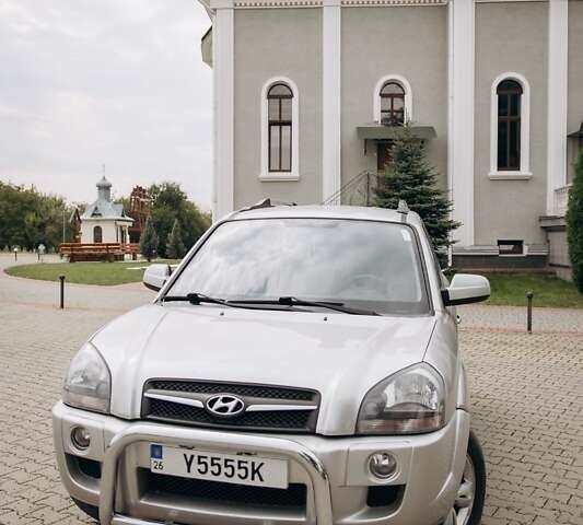 Сірий Хендай Туксон, об'ємом двигуна 2 л та пробігом 284 тис. км за 9200 $, фото 5 на Automoto.ua