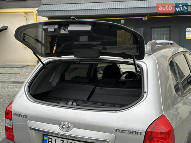 Сірий Хендай Туксон, об'ємом двигуна 1.98 л та пробігом 227 тис. км за 7800 $, фото 22 на Automoto.ua