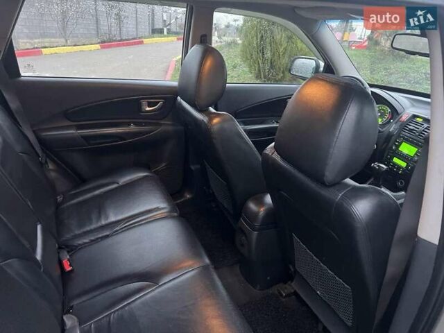 Серый Хендай Туксон, объемом двигателя 1.99 л и пробегом 132 тыс. км за 10000 $, фото 15 на Automoto.ua