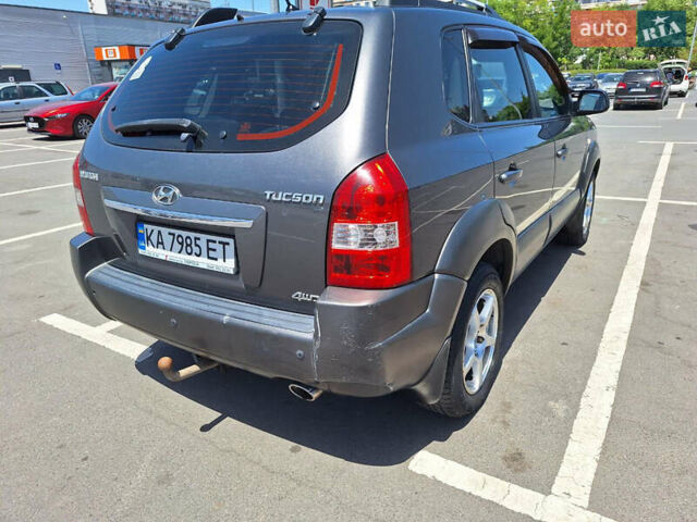 Серый Хендай Туксон, объемом двигателя 1.98 л и пробегом 228 тыс. км за 8700 $, фото 6 на Automoto.ua