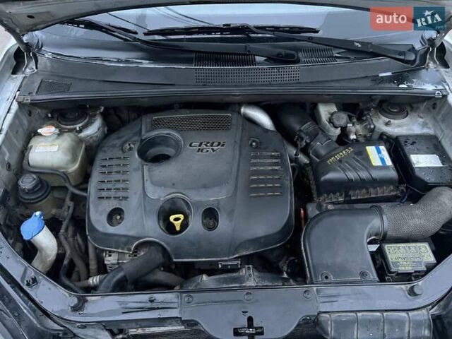 Серый Хендай Туксон, объемом двигателя 1.99 л и пробегом 132 тыс. км за 10000 $, фото 2 на Automoto.ua