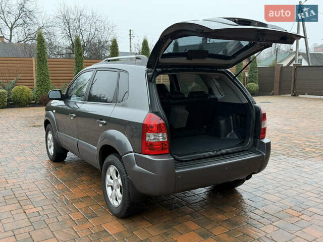 Серый Хендай Туксон, объемом двигателя 2 л и пробегом 86 тыс. км за 9800 $, фото 21 на Automoto.ua