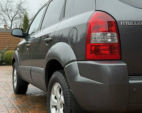 Серый Хендай Туксон, объемом двигателя 2 л и пробегом 86 тыс. км за 9800 $, фото 13 на Automoto.ua