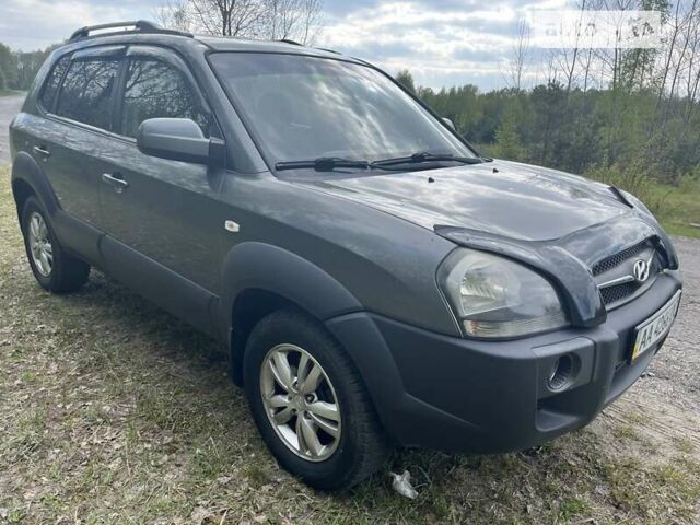 Серый Хендай Туксон, объемом двигателя 2 л и пробегом 175 тыс. км за 9662 $, фото 3 на Automoto.ua