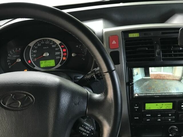 Серый Хендай Туксон, объемом двигателя 2.7 л и пробегом 215 тыс. км за 7900 $, фото 4 на Automoto.ua