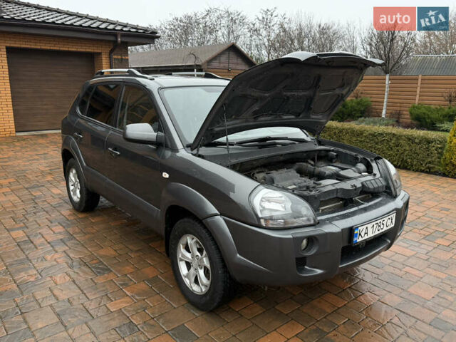 Серый Хендай Туксон, объемом двигателя 2 л и пробегом 86 тыс. км за 9800 $, фото 20 на Automoto.ua
