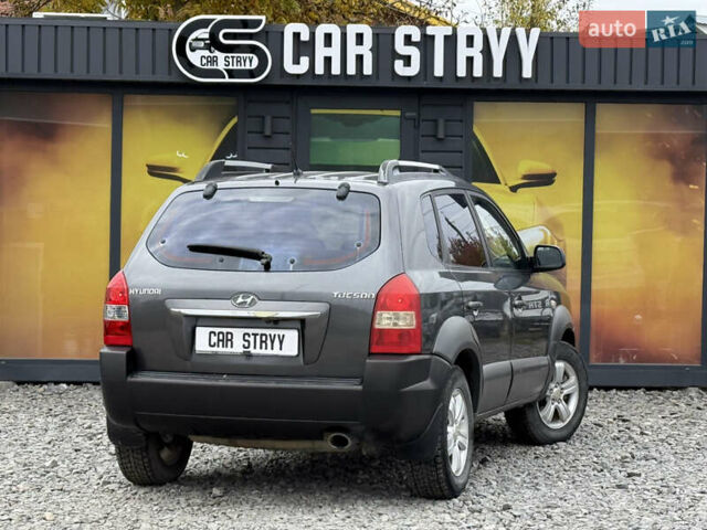 Хендай Туксон 2009 в Стрые на Automoto.ua Серый Хендай Туксон, объемом двигателя 2 л и пробегом 238 тыс. км за 7300 $, фото 1 на Automoto.ua