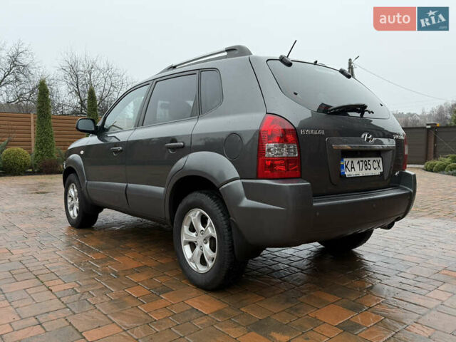 Серый Хендай Туксон, объемом двигателя 2 л и пробегом 86 тыс. км за 9800 $, фото 8 на Automoto.ua