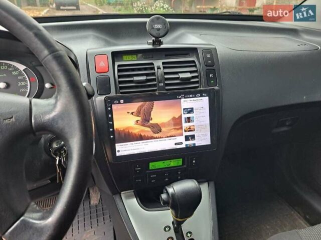 Серый Хендай Туксон, объемом двигателя 1.99 л и пробегом 243 тыс. км за 7700 $, фото 4 на Automoto.ua