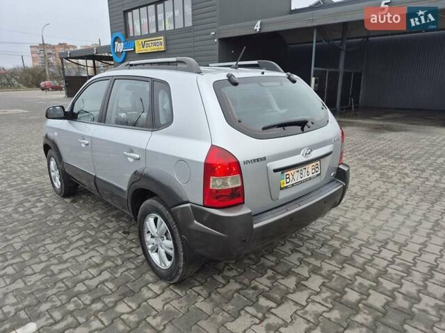 Серый Хендай Туксон, объемом двигателя 1.98 л и пробегом 189 тыс. км за 8300 $, фото 5 на Automoto.ua