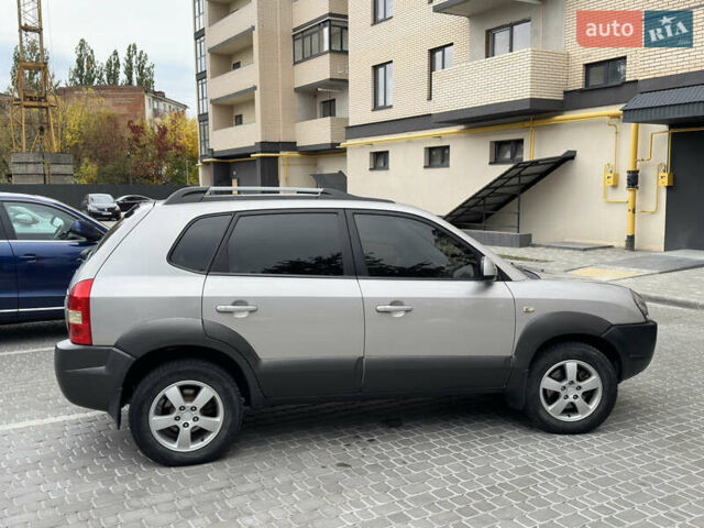 Сірий Хендай Туксон, об'ємом двигуна 1.98 л та пробігом 227 тис. км за 7800 $, фото 8 на Automoto.ua