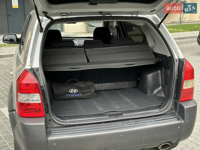 Сірий Хендай Туксон, об'ємом двигуна 1.98 л та пробігом 227 тис. км за 7800 $, фото 20 на Automoto.ua