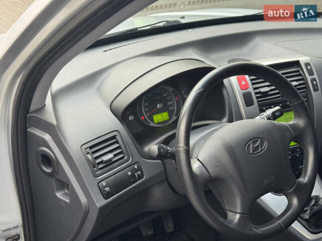 Сірий Хендай Туксон, об'ємом двигуна 2 л та пробігом 124 тис. км за 8900 $, фото 9 на Automoto.ua