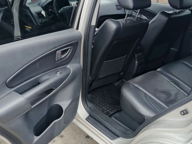 Серый Хендай Туксон, объемом двигателя 2 л и пробегом 200 тыс. км за 9200 $, фото 1 на Automoto.ua