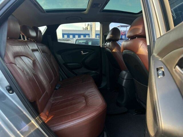 Серый Хендай Туксон, объемом двигателя 2.4 л и пробегом 150 тыс. км за 12990 $, фото 14 на Automoto.ua