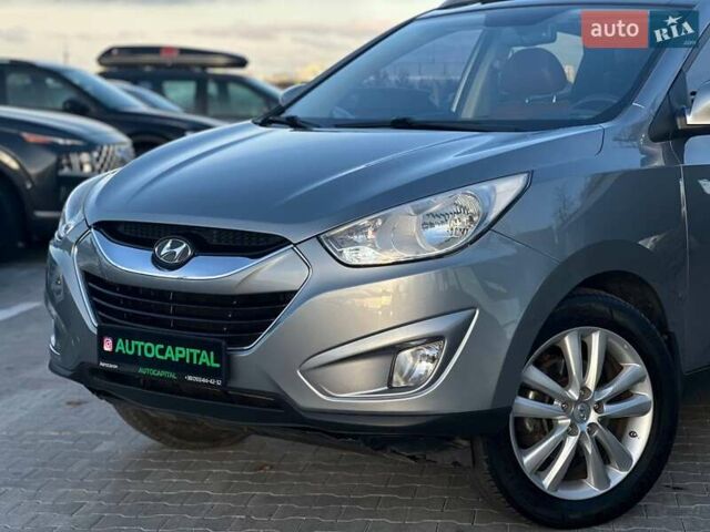 Серый Хендай Туксон, объемом двигателя 2.36 л и пробегом 150 тыс. км за 12990 $, фото 2 на Automoto.ua