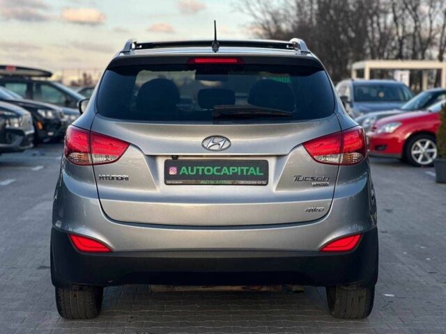 Серый Хендай Туксон, объемом двигателя 2.4 л и пробегом 150 тыс. км за 12990 $, фото 7 на Automoto.ua