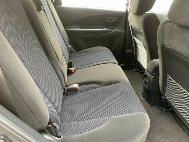 Сірий Хендай Туксон, об'ємом двигуна 2 л та пробігом 117 тис. км за 10350 $, фото 5 на Automoto.ua