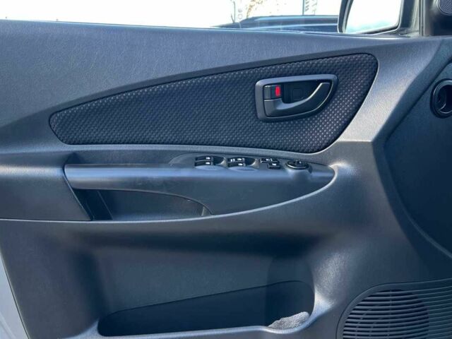 Хендай Туксон 2010 в Коломые на Automoto.ua Серый Хендай Туксон, объемом двигателя 2 л и пробегом 99 тыс. км за 9200 $, фото 18 на Automoto.ua