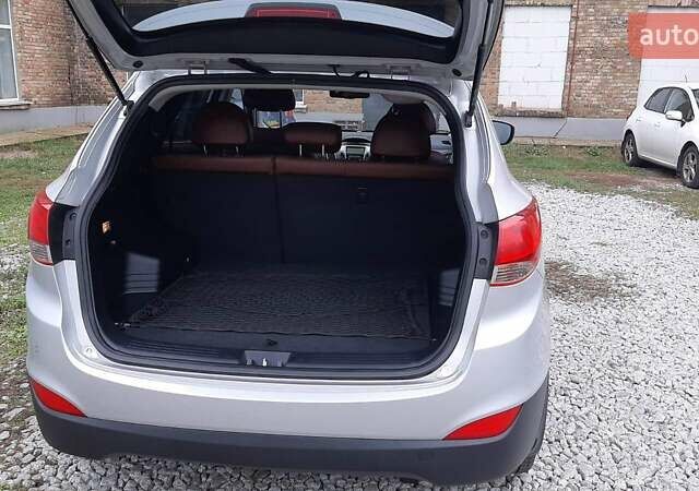 Серый Хендай Туксон, объемом двигателя 2.4 л и пробегом 115 тыс. км за 11200 $, фото 10 на Automoto.ua