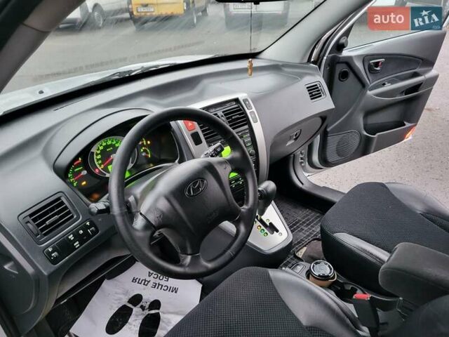 Серый Хендай Туксон, объемом двигателя 2 л и пробегом 100 тыс. км за 10400 $, фото 65 на Automoto.ua