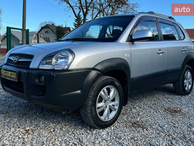 Хендай Туксон 2010 в Коломые на Automoto.ua Серый Хендай Туксон, объемом двигателя 2 л и пробегом 99 тыс. км за 9200 $, фото 2 на Automoto.ua