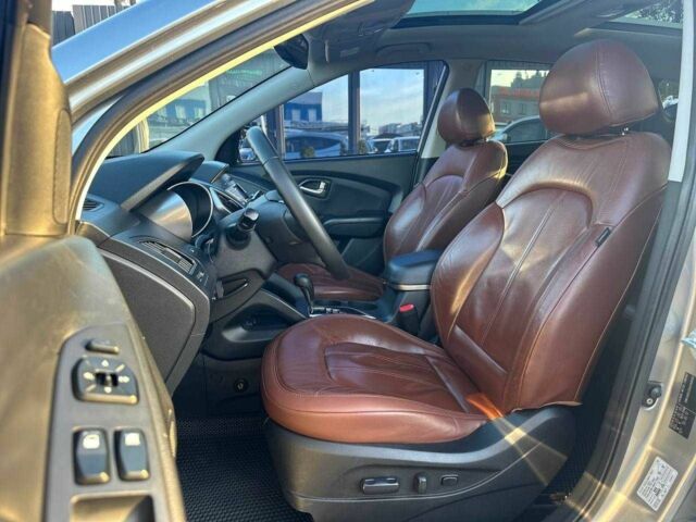 Серый Хендай Туксон, объемом двигателя 2.4 л и пробегом 150 тыс. км за 12990 $, фото 12 на Automoto.ua