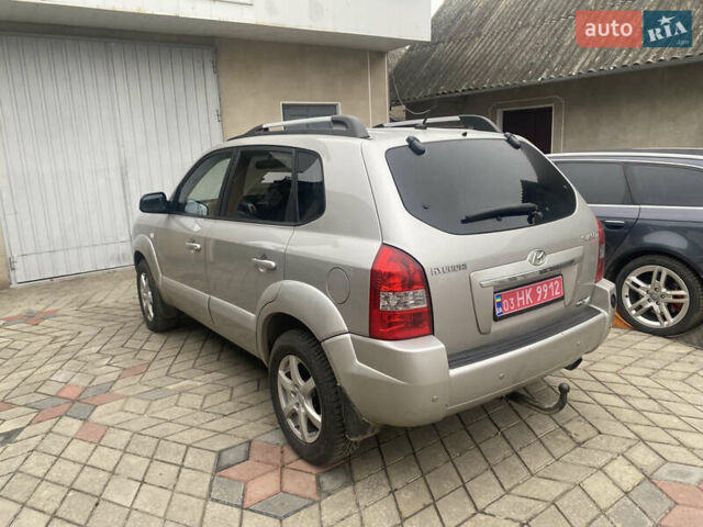 Сірий Хендай Туксон, об'ємом двигуна 1.98 л та пробігом 183 тис. км за 8350 $, фото 2 на Automoto.ua
