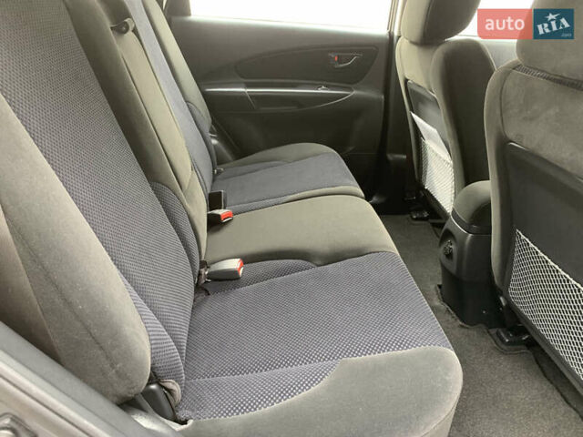 Серый Хендай Туксон, объемом двигателя 1.98 л и пробегом 117 тыс. км за 10350 $, фото 10 на Automoto.ua