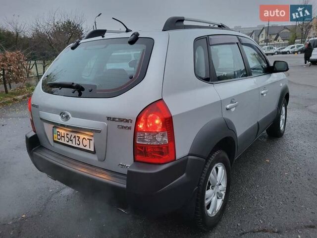 Серый Хендай Туксон, объемом двигателя 2 л и пробегом 100 тыс. км за 10400 $, фото 20 на Automoto.ua