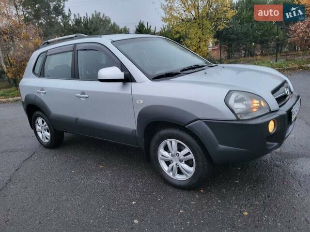 Серый Хендай Туксон, объемом двигателя 2 л и пробегом 100 тыс. км за 10400 $, фото 15 на Automoto.ua