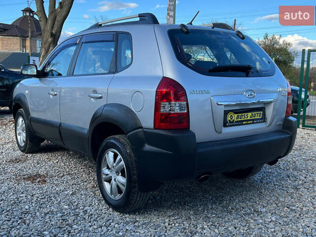 Хендай Туксон 2010 в Коломые на Automoto.ua Серый Хендай Туксон, объемом двигателя 2 л и пробегом 99 тыс. км за 9200 $, фото 5 на Automoto.ua
