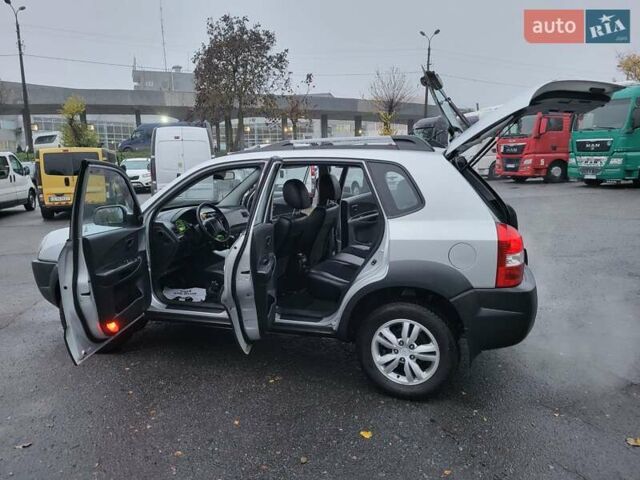 Серый Хендай Туксон, объемом двигателя 2 л и пробегом 100 тыс. км за 10400 $, фото 53 на Automoto.ua