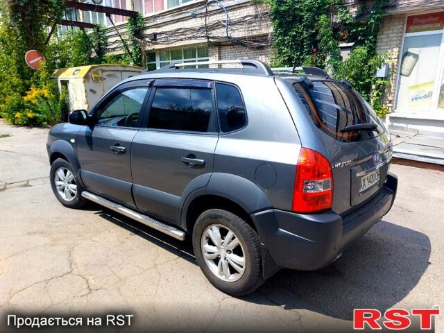 Серый Хендай Туксон, объемом двигателя 2 л и пробегом 245 тыс. км за 9500 $, фото 4 на Automoto.ua