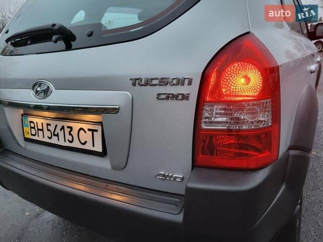 Серый Хендай Туксон, объемом двигателя 2 л и пробегом 100 тыс. км за 10400 $, фото 25 на Automoto.ua