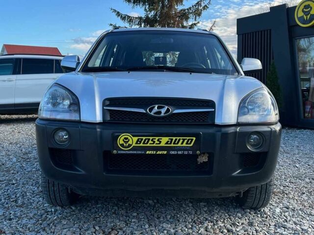 Хендай Туксон 2010 в Коломые на Automoto.ua Серый Хендай Туксон, объемом двигателя 2 л и пробегом 99 тыс. км за 9200 $, фото 1 на Automoto.ua