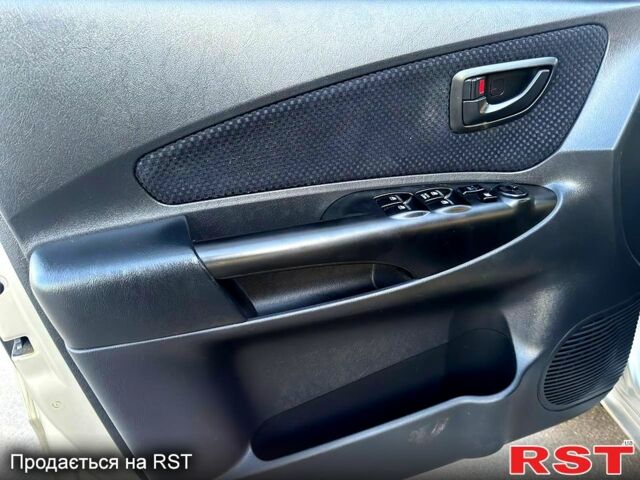 Серый Хендай Туксон, объемом двигателя 20 л и пробегом 162 тыс. км за 8450 $, фото 6 на Automoto.ua