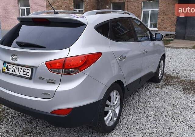 Серый Хендай Туксон, объемом двигателя 2.4 л и пробегом 115 тыс. км за 11200 $, фото 8 на Automoto.ua