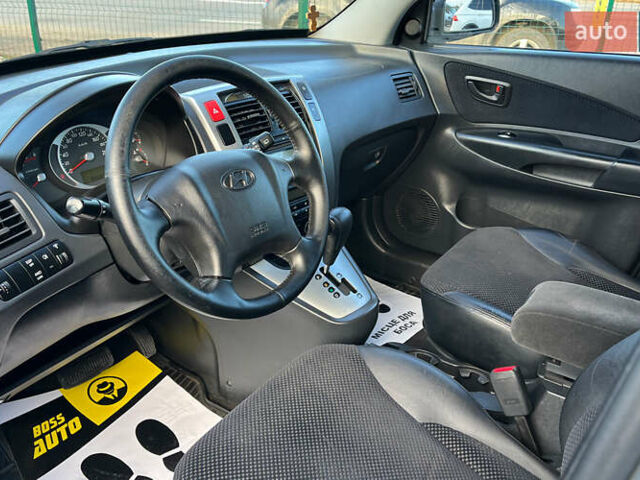 Хендай Туксон 2010 в Коломые на Automoto.ua Серый Хендай Туксон, объемом двигателя 2 л и пробегом 99 тыс. км за 9200 $, фото 6 на Automoto.ua