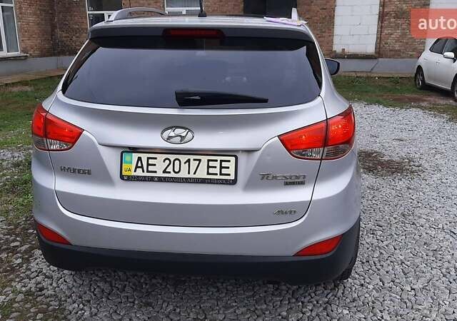 Серый Хендай Туксон, объемом двигателя 2.4 л и пробегом 115 тыс. км за 11200 $, фото 13 на Automoto.ua