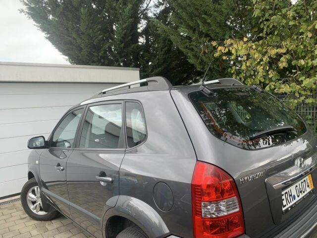 Сірий Хендай Туксон, об'ємом двигуна 2 л та пробігом 117 тис. км за 10350 $, фото 1 на Automoto.ua