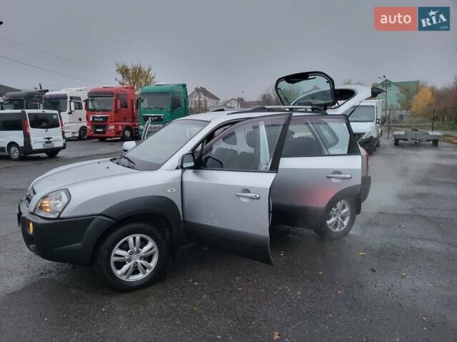 Серый Хендай Туксон, объемом двигателя 2 л и пробегом 100 тыс. км за 10400 $, фото 48 на Automoto.ua