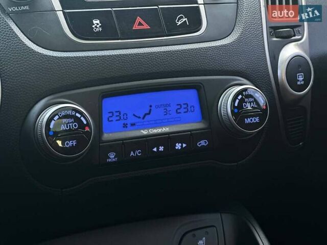 Серый Хендай Туксон, объемом двигателя 2.36 л и пробегом 150 тыс. км за 12990 $, фото 27 на Automoto.ua