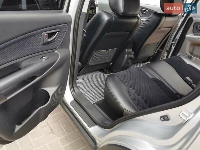 Сірий Хендай Туксон, об'ємом двигуна 1.99 л та пробігом 183 тис. км за 9100 $, фото 9 на Automoto.ua