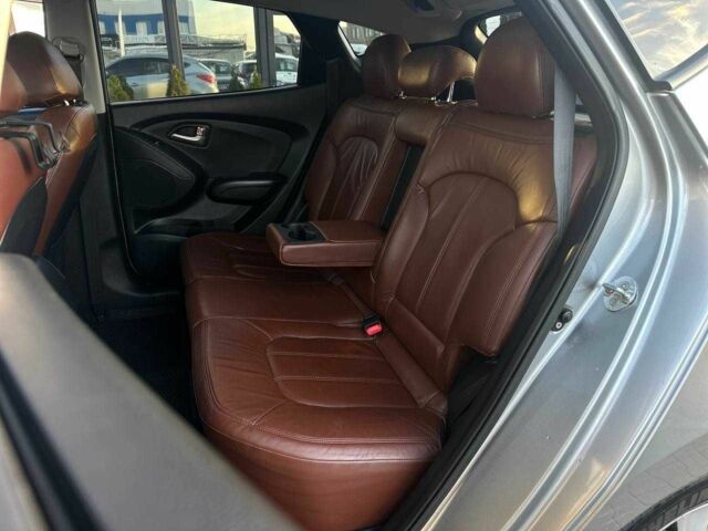 Серый Хендай Туксон, объемом двигателя 2.4 л и пробегом 150 тыс. км за 12990 $, фото 17 на Automoto.ua